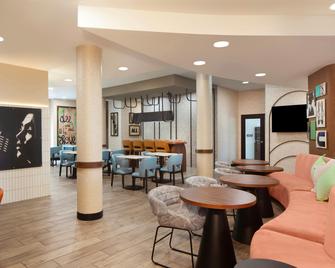 Hampton Inn by Hilton Tampa Fairgrounds Casino - Tampa - Lounge