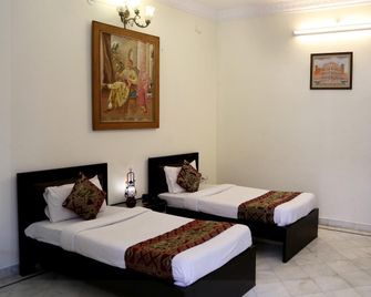 Hotel Karan Villas - Kota - Bedroom
