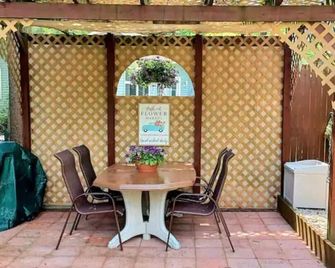 Minutes to SPAC and Historic Race Track with Pool - Ballston Spa - Patio
