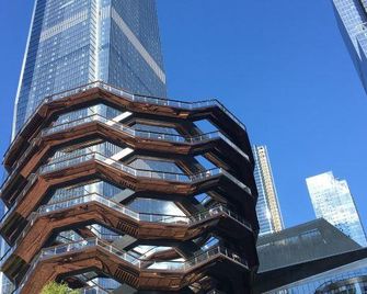 Moon Lotus Abode - New York - Building