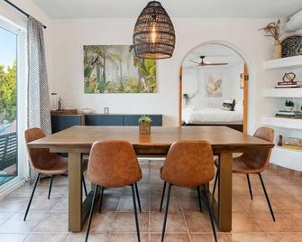 Sunny Oasis 4BR Palm Springs Paradise with Pool - Palm Springs - Comedor