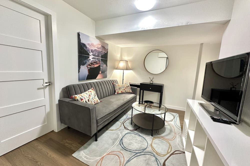 Amazing, comfy 2 bed suite in Mckenzie Heights! - فانكوفر - غرفة معيشة