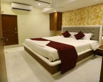 Hotel Sai Siddhi Inn - Navi Mumbai - Navi Mumbai - Slaapkamer