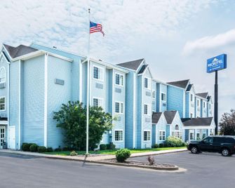 Microtel Inn & Suites by Wyndham Tomah - Tomah - Building