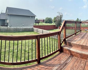 3Bed 2Bath Full Kitchen Family Neighborhood - Sioux Falls - Balcón