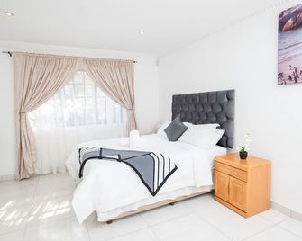 Tranquil cottage - Sandton - Bedroom