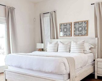 The Cliff Dweller - Peaceful Escape 50-mile Views - Page - Schlafzimmer