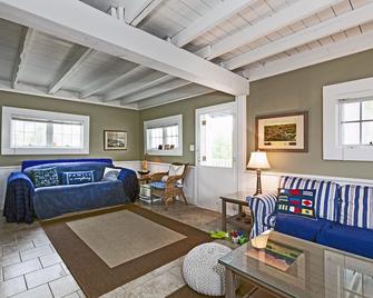 Perfect Water View Year-Round Cottage! - Clinton - Sala de estar