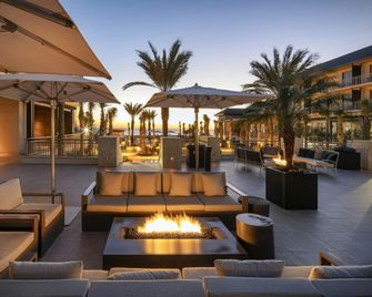 Embassy Suites by Hilton St Augustine Beach Oceanfront Resort - St. Augustine - Gebäude