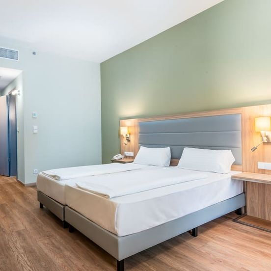 Akeah Verdi Budapest image 1