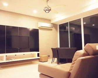 Designer Homestraits Quay #4-6pax - Tanjung Bungah - Living room