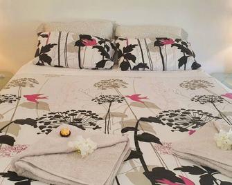 Comfortable and Relaxed: Mid Gold Coast/Brisbane - Private area - Mount Warren Park - Schlafzimmer