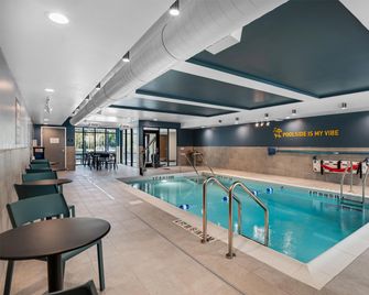 Home2 Suites By Hilton Suffolk - Suffolk - Pool