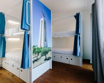 Lisbon South Hostel - אלמאדה - חדר שינה