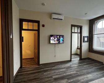 Cozy 1 bedroom apartment located in beautiful downtown New Ulm - New Ulm - Hallway