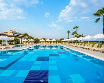 Crystal Boutique Beach & Resort - Adult Only - Boğazkent - Pool