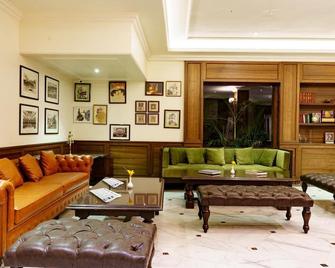 Valley View Beacon Resort Mahabaleshwar - Mahabaleshwar - Lounge