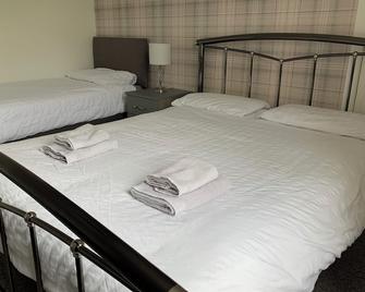 10 Burns Street, Tarbolton KA5 5RA - a facility of the nearby Plough Inn - Tarbolton - Bedroom