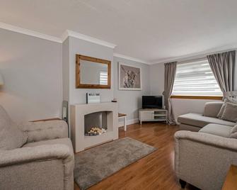 Centrally Situated 1 Bedroom House in Cumbernauld - Cumbernauld - Living room