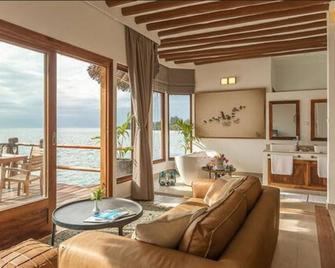 Konokono Beach Resort and Isaraya Over Water Villa - Michamvi - Living room
