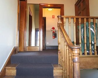The Family Hotel - Maitland - Сходи