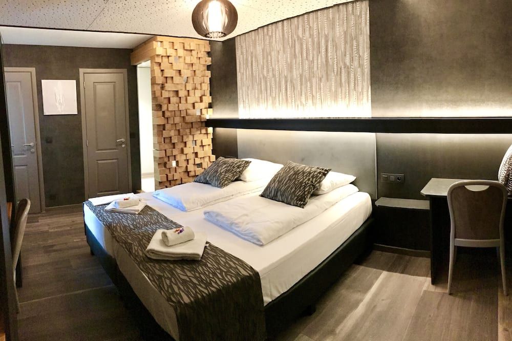 Ravel Hotel Cyrano - Robertville - Habitación