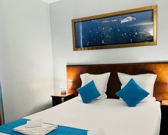 Hotel Bellevue Montmartre - Paris - Bedroom