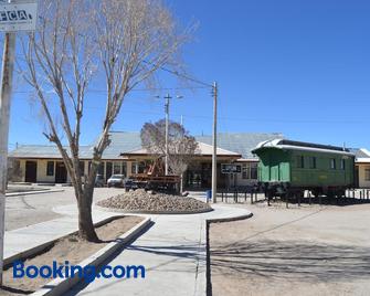 Onkel Inn Wagon Sleepbox Uyuni - Uyuni - Edificio