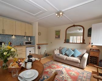 Studio 22 - Rye - Living room