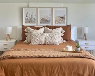 Modern Coastal Getaway In Kilmarlic Golf - Powells Point - Bedroom