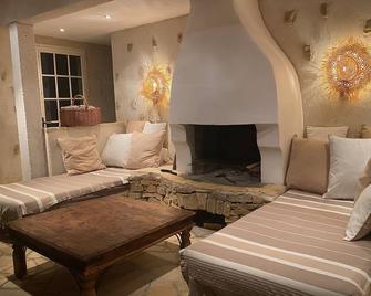 5 quiet surroundings, great swimming pool, air conditioning and beautiful views - Le Beausset - Wohnzimmer