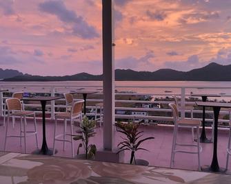 Sunburn Suites Coron - Coron - Balkón