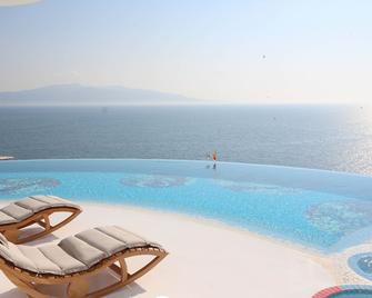 Bougainville Bay Hotel - Sarandë - Piscina