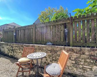Largs Brisbane Cottage - Largs - Binnenhof