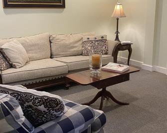 Niagara Mansion Carriage Suite - Lewiston - Living room