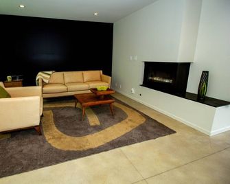Pet friendly, Modern, Unique - Near Orchards & Lakes - LaPorte - Sala de estar