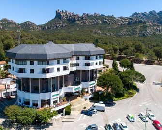 Hotel Bruc - El Bruch - Edificio