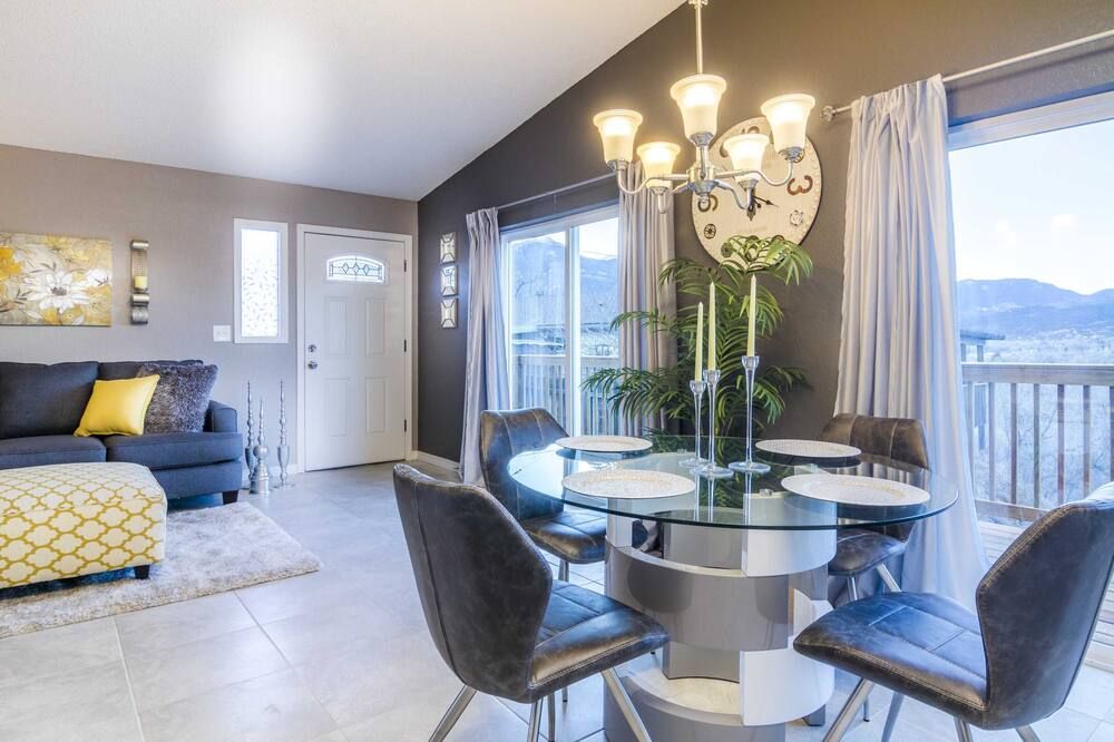 Located In The Heart Of Occ With Spectacular Mountain Views In Every Direction! - Colorado Springs - Comedor