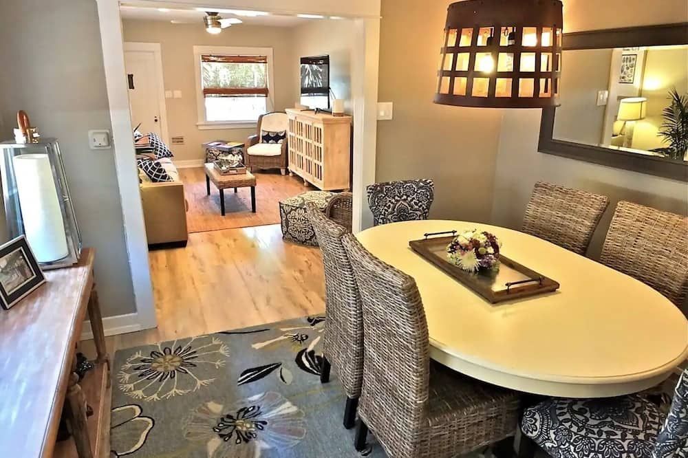 Adorable Beach Bungalow - לונג ביץ' - חדר אוכל