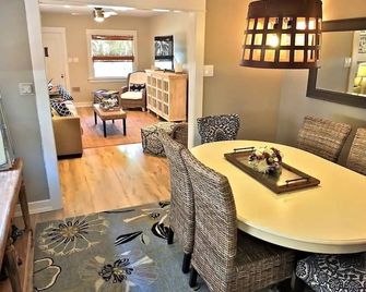 Adorable Beach Bungalow - לונג ביץ' - חדר אוכל