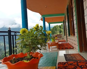 Hotel O Snow Pine Guest House Tosh - Tosh - Balcony