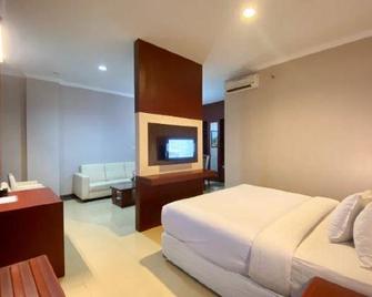 Hotel Tosan Solo Baru - Surakarta City - Bedroom