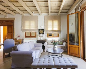 Z boutique Hotel - Perama - Huiskamer