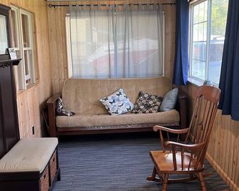 Lexington Cottage with Beach Access Sleeps 6-8 - Lexington - Sala de estar