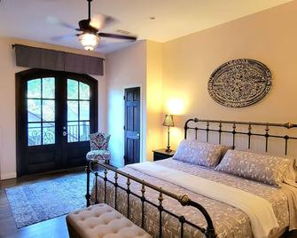 Beautiful one-bedroom apartment in quiet neighborhood - Spring Valley - Bedroom
