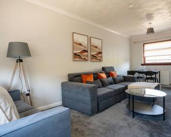 Carradale House - Falkirk - Living room