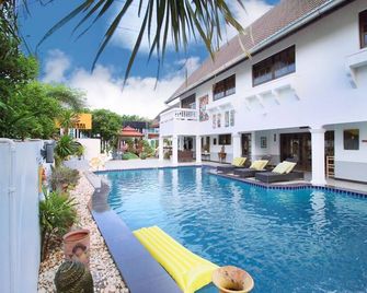 Away Pool Villa - Pattaya - Pool
