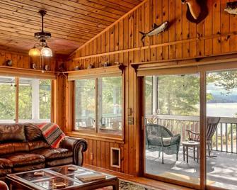 Hannahs Perch on Lake Burton with Private Top Patio and Bottom Dock - Clayton - Living room