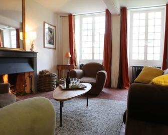 House with character: fenced garden, ideal for familly - Migennes - Sala de estar