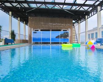 Tebu Hotel Bandung - Bandung - Pool